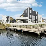 Flot 1 Sals Med Tarnvaerelse I Oer Maritime Ferieby Сasa de vacaciones Ebeltoft
