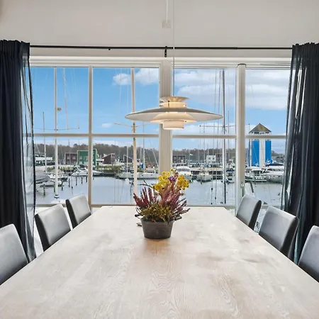 Feriehus Flot 1 Sals Med Tarnvaerelse I Oer Maritime Ferieby Ebeltoft