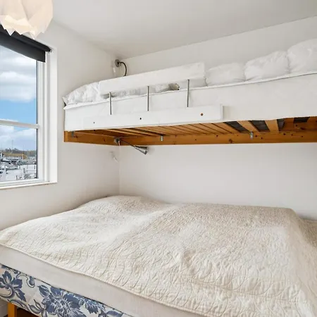 Feriehus Flot 1 Sals Med Tarnvaerelse I Oer Maritime Ferieby Ebeltoft