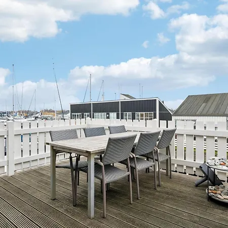 Feriehus Flot 1 Sals Med Tarnvaerelse I Oer Maritime Ferieby Ebeltoft