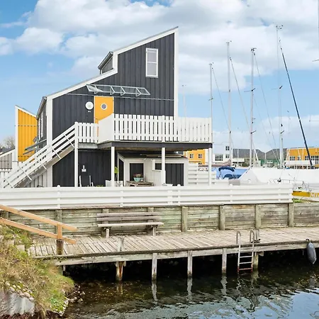 Feriehus Flot 1 Sals Med Tarnvaerelse I Oer Maritime Ferieby