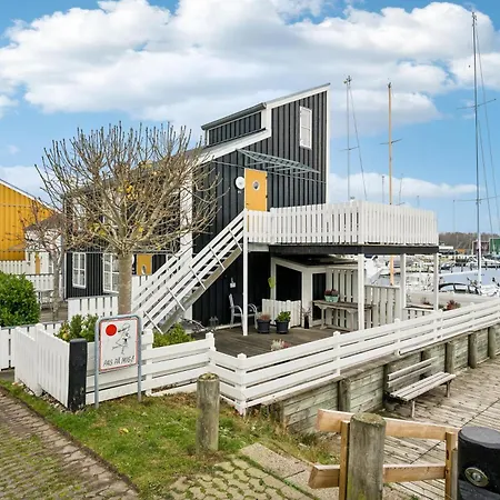 Flot 1 Sals Med Tårnværelse I øer Maritime Ferieby * Ebeltoft